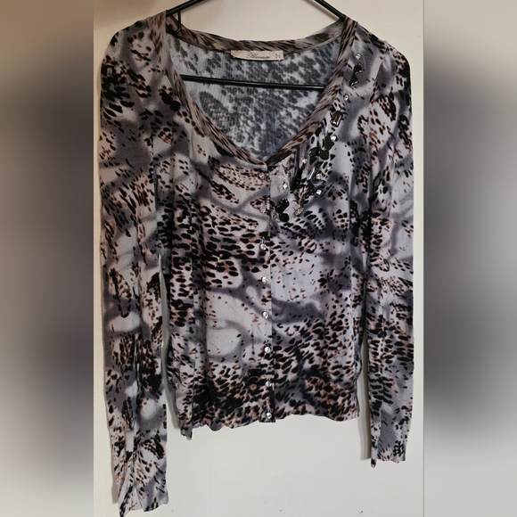 Elegant Leopard Print Button-Down Shirt - Picture 1 of 8